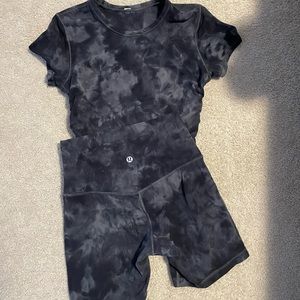 Lululemon Set • All it takes short sleeve size 2 and Align short size 4 - 6”